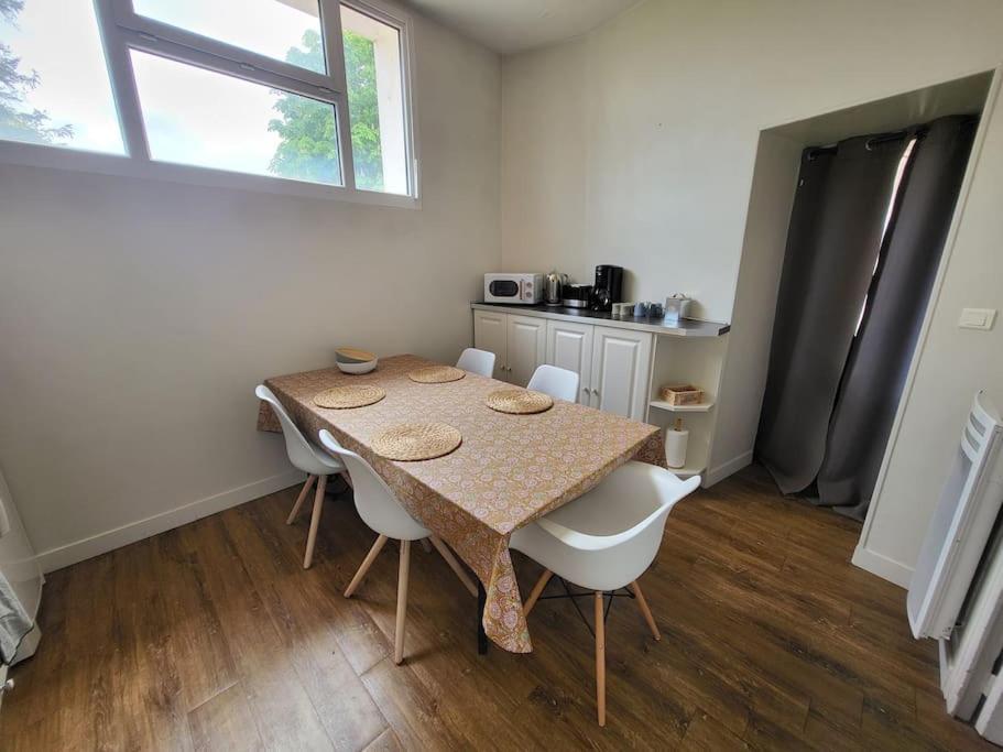 Le P'Tit Nid Apartment Parthenay Exterior photo